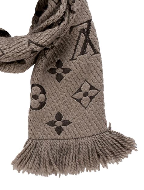 real louis vuitton scarf.